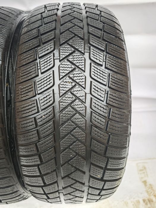 Anvelope 245/45/19 iarna Vredestein