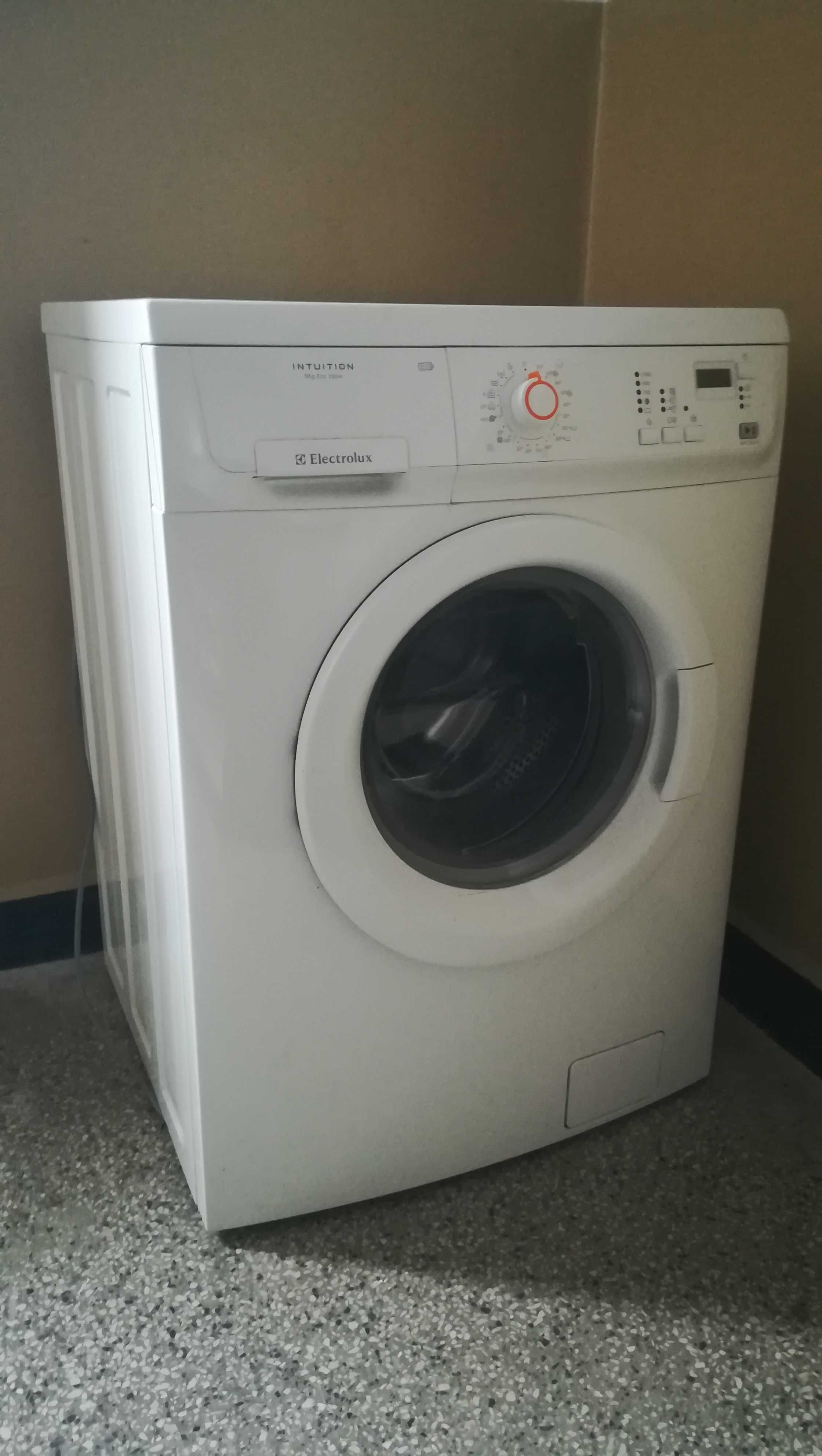 Пералня Electrolux Intuition EWF10240W