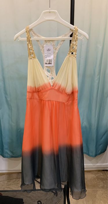 Шикарное коктейльное шелковое платье от лондонского Lipsy