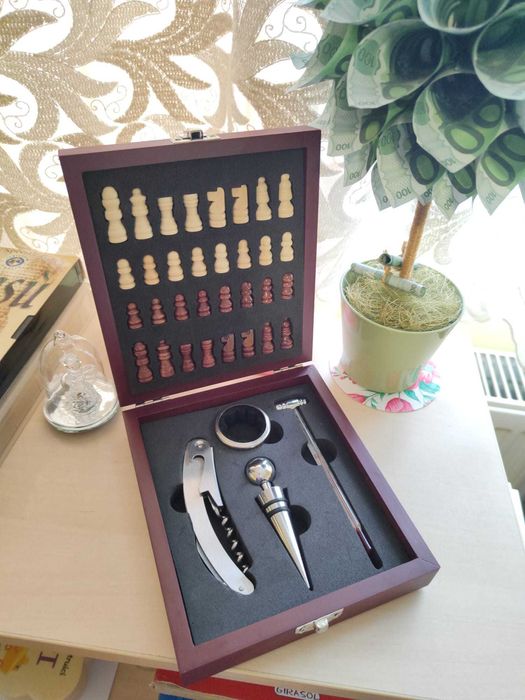Accesorii pentru vin cu joc de șah (ideal cadou) - NOU