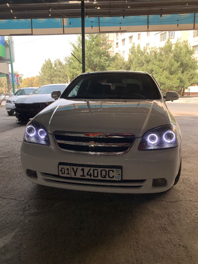 Фуловый автомобиль для любителей тюнинга