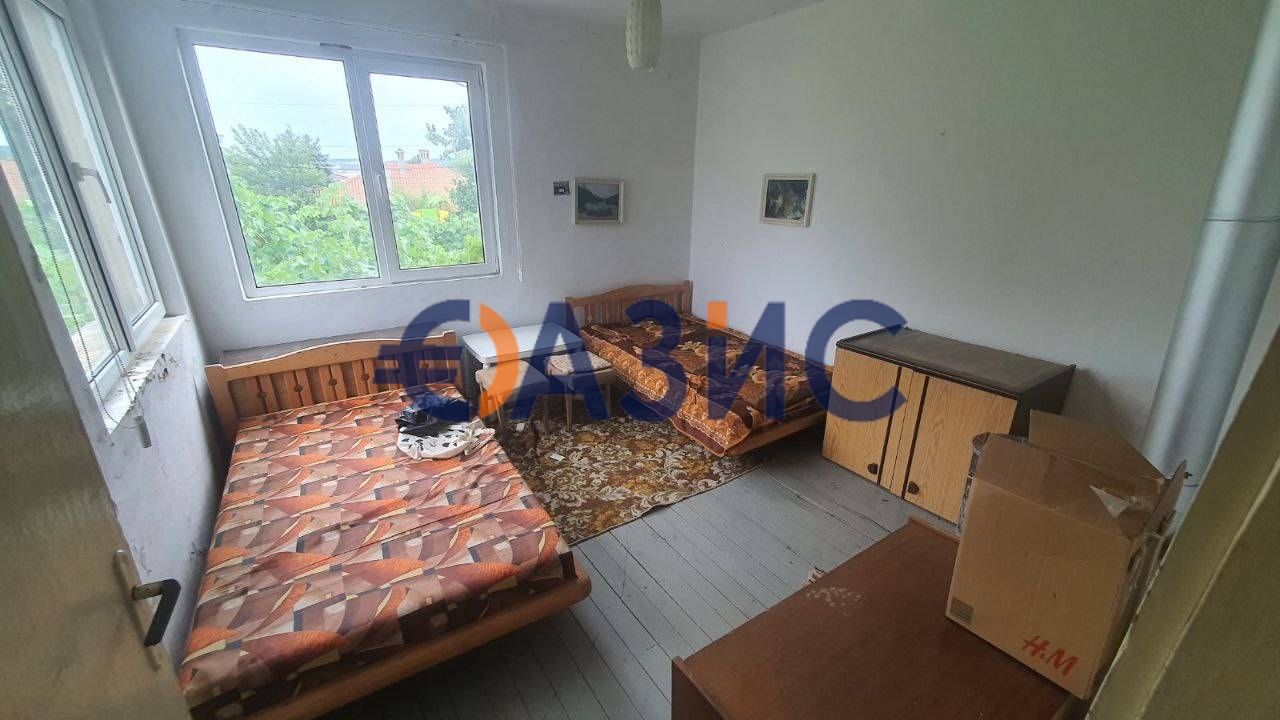 Къща на 2 етажа-73 кв. м.+ двор 600 кв. м., с. Горица,Общ. Поморие