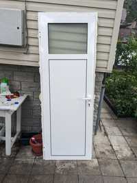 Продавам алуминиева врата