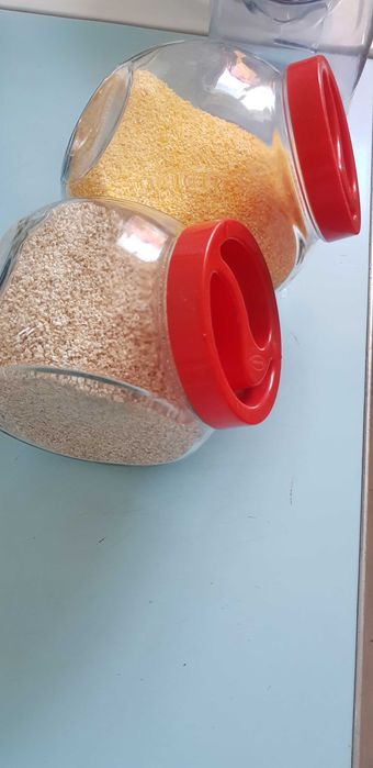 Банки под сыпучие материалы в торговле.для кухни.