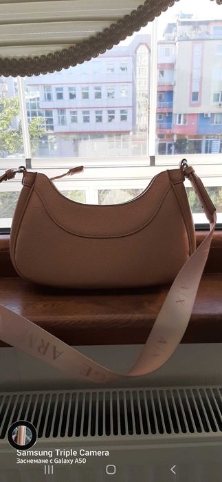 Armani exchange чанта