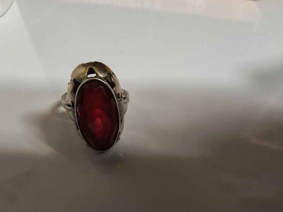 Vând 2 inele de argint cu pietre pretioase