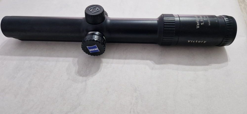 Lunetă Zeiss Victori VARIPOINT1,1-4×24