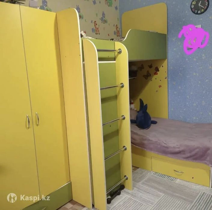 Продам двухъярусную кровать детскую