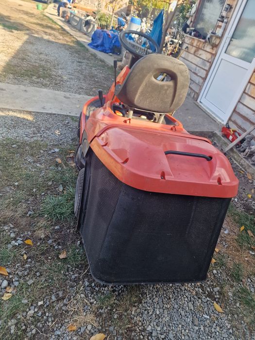 tractoras de tuns iarba