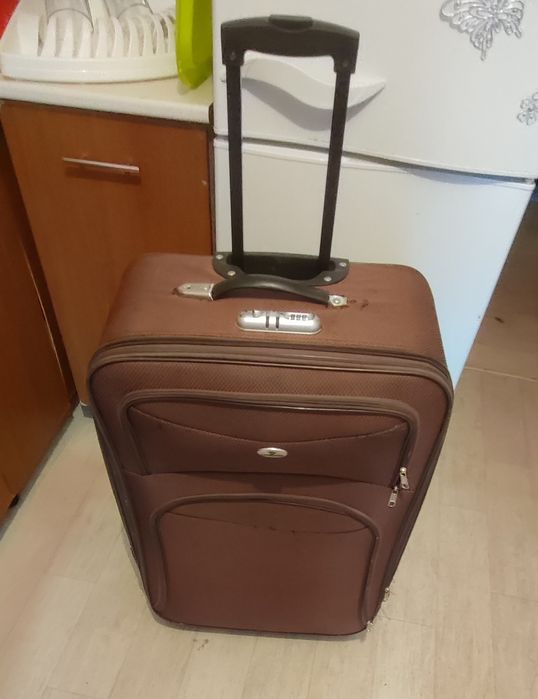 Продаю дорожный чемодан б/у