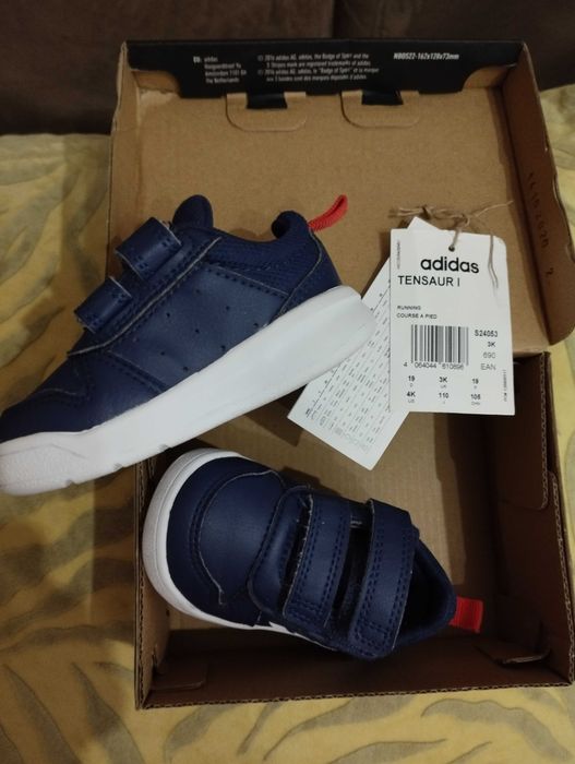 Детски маратонки adidas номер 19