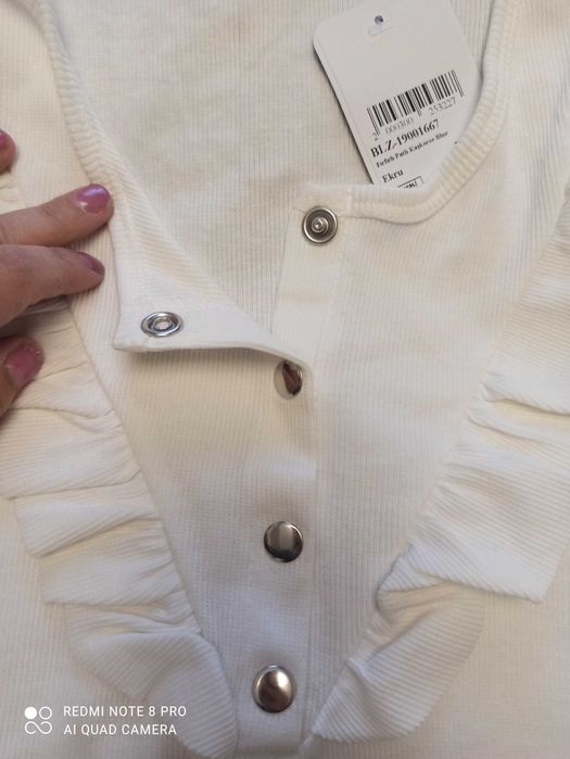 Дамска блуза с къдричка и копчета