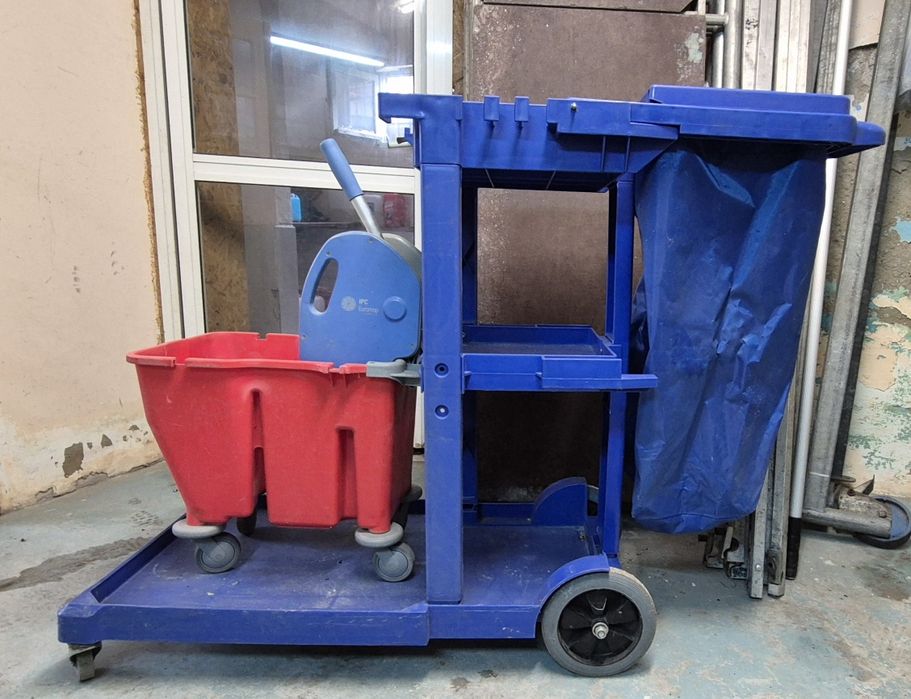 Почистващи машини и уреди