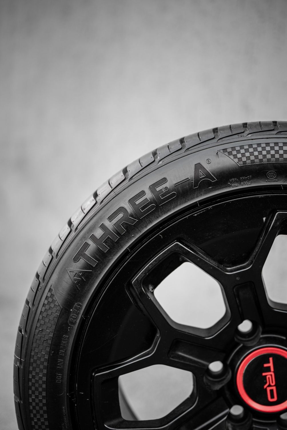 Three-A 215/40R17 P606 87W шины