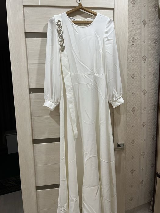 Продам белое платье