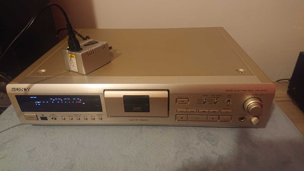 Sony DAT DTC-ZE700