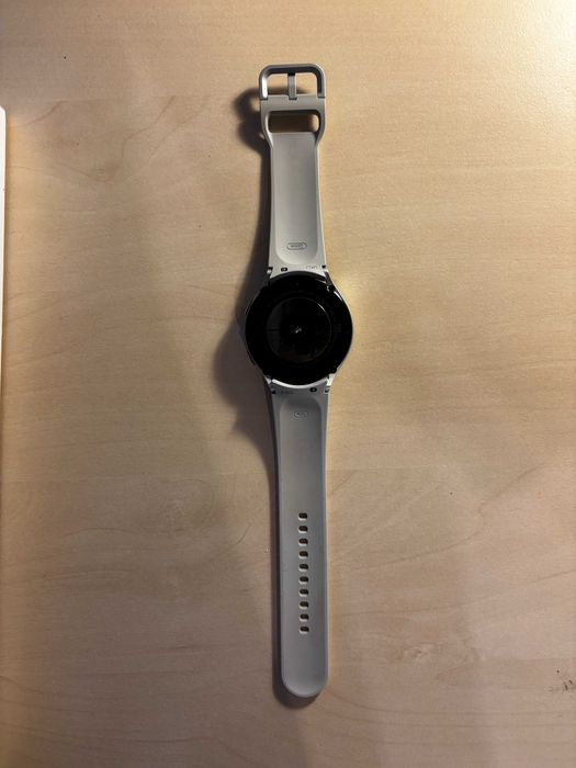 Samsung Galaxy Watch4 44 mm LTE –funcționează perfect, mici zgârieturi