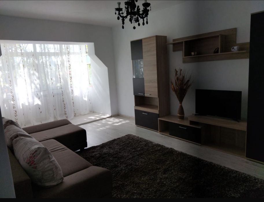 Ofer spre închiriere apartament cu 2 camere