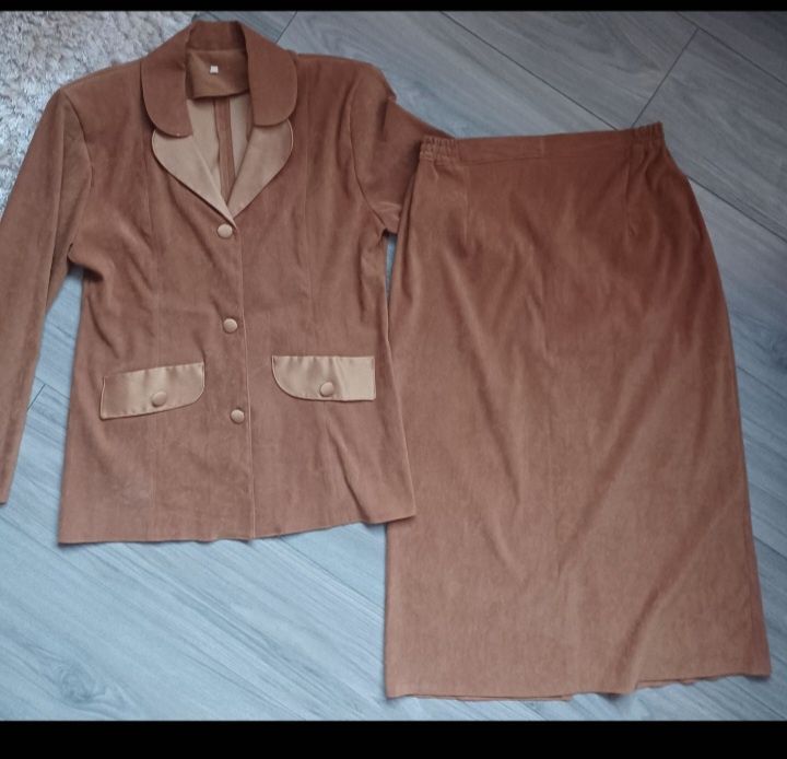 Costum  dama subtire