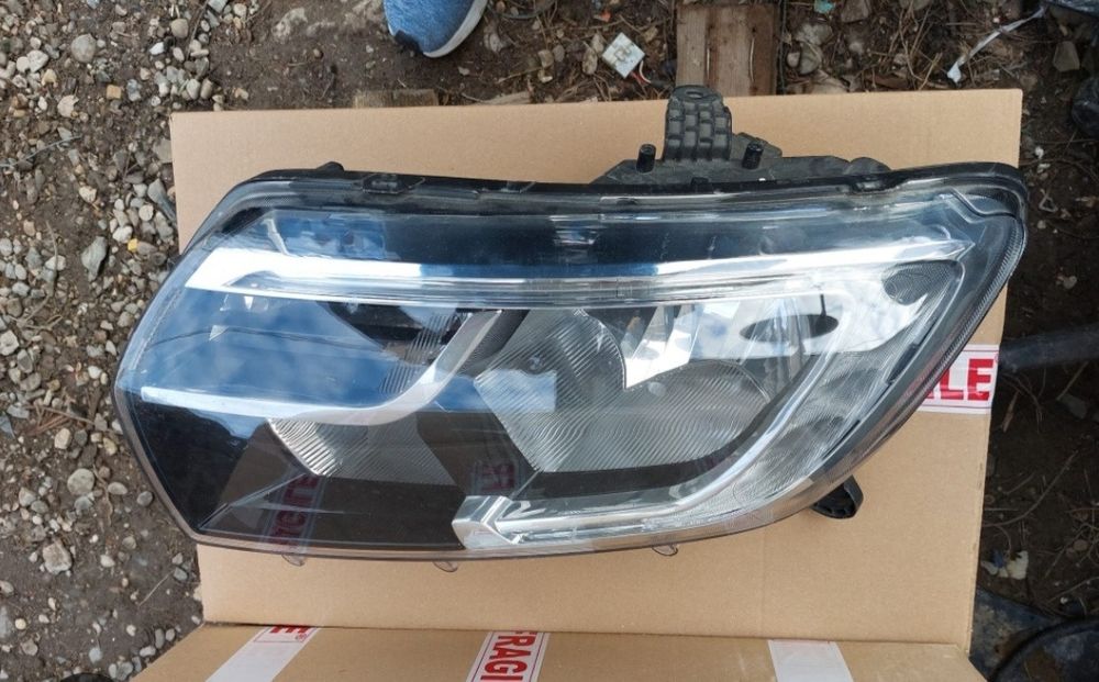 Far stânga nou Logan 2