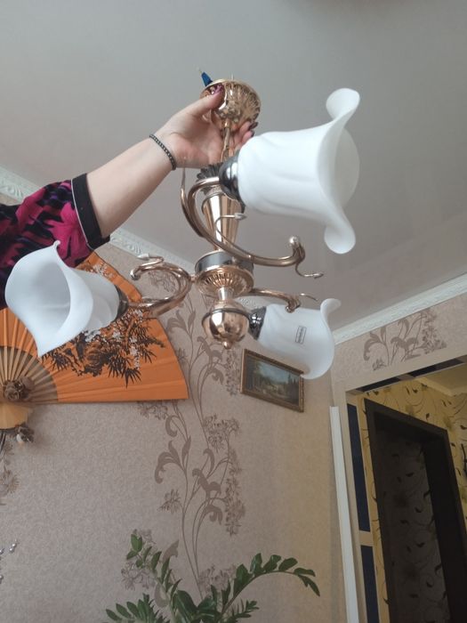 Продам      люстру