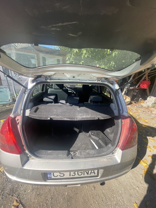 Vând suzuki SWIFT