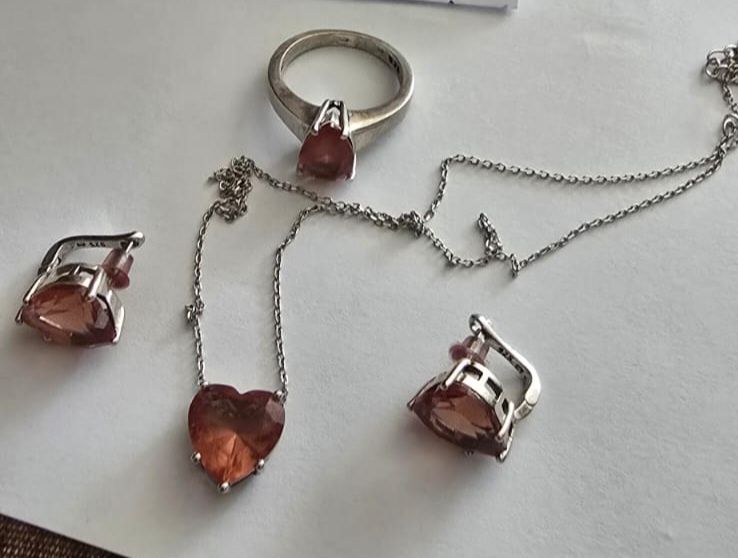 Vând bijuterii din ARGINT 925 cu marcaj, cercei, inel, colier și setur