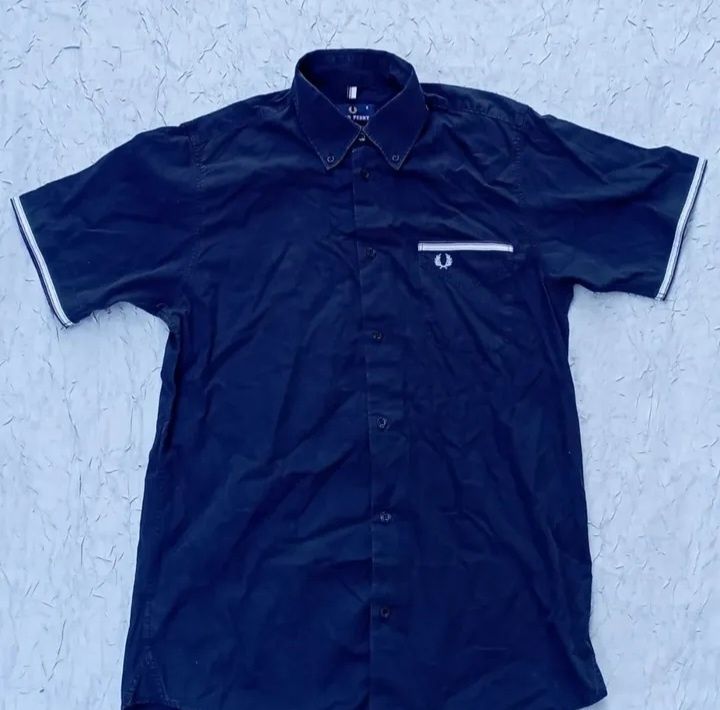 Vând cămașă bărbați Fred Perry !