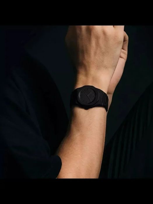 Policarbon soat erkaklar uchun soat