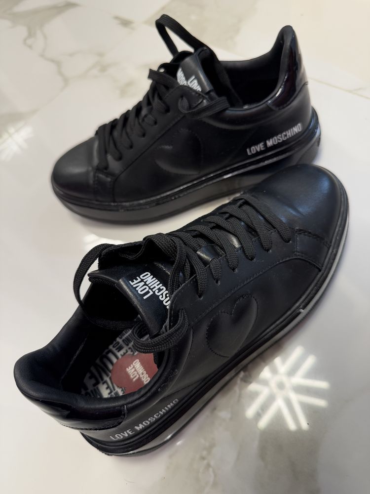Кецове Love Moschino