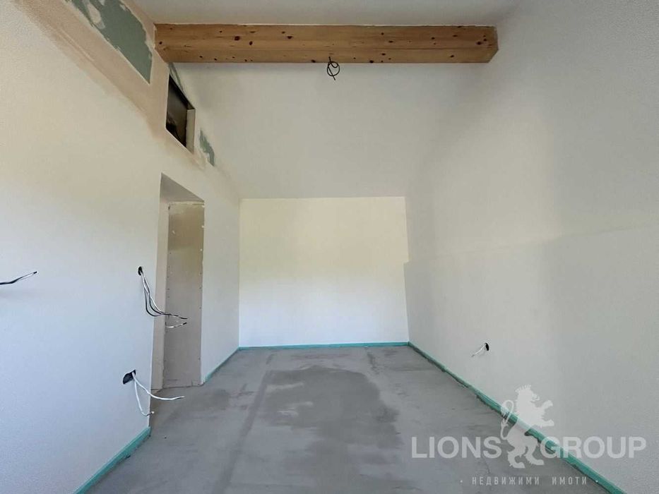 Къща с двор в м-т Боровец, гр. Варна – 126 990 €