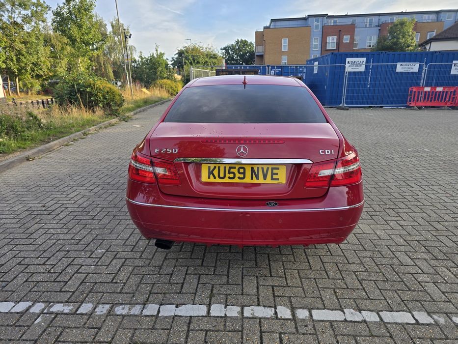 Mercedes E class 250 euro 5 an fabr  2010 adus pe roti din uk