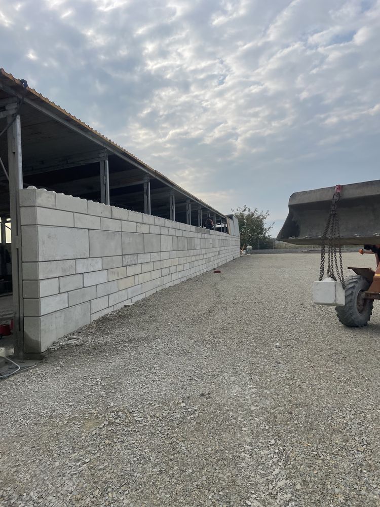 Blocuri modulare din beton . Tip Lego