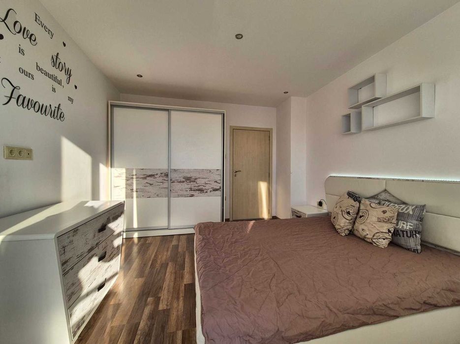 Продава се Тристаен апартамент в Русе, Център - 90 кв.м за 2212 €/кв.м - Снимка #8