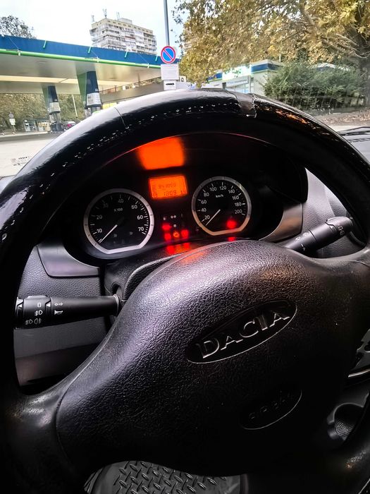 Продавам дачия логан 1,5 дци ,68 коня работеща в движение