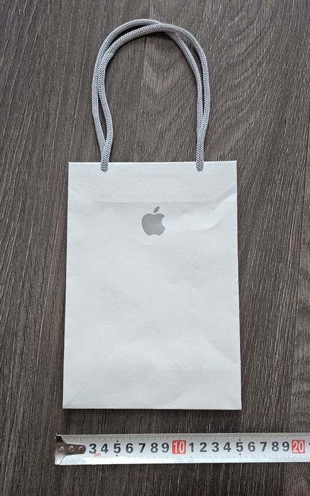 Харт. чанти на Louis Vuitton, Apple, Church's,  Gieves&Hawkes