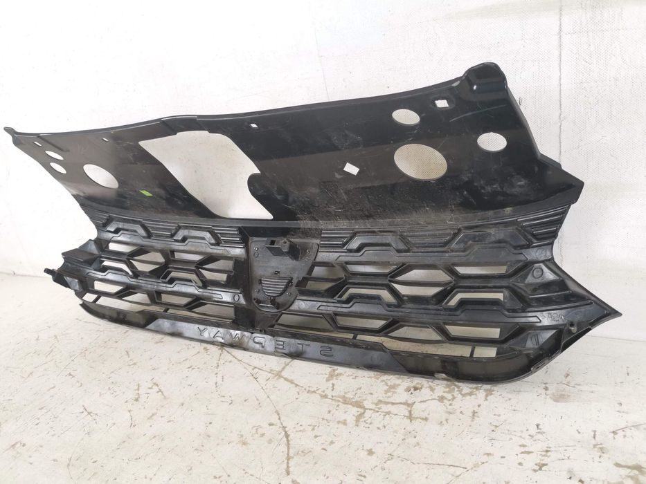 Радиаторна решетка Дачия Сандеро 3 / Dacia Sandero 3 [ - ] Оригинална