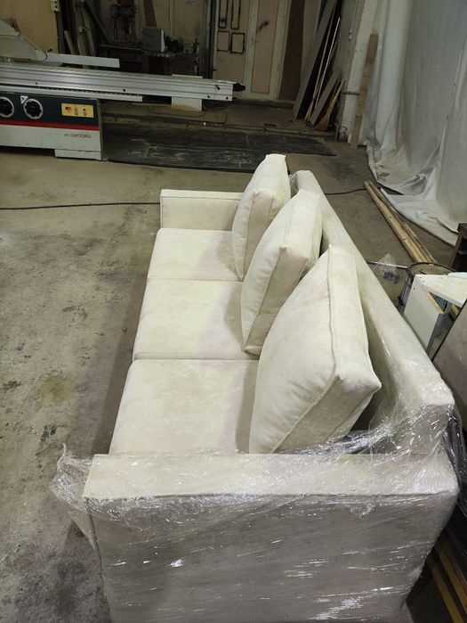 Продаётся новый диван 
Размер 210×80
Торга нет, цена окончательная! 
К