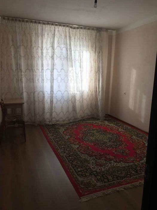 Bitta student bolaga kvartira bor