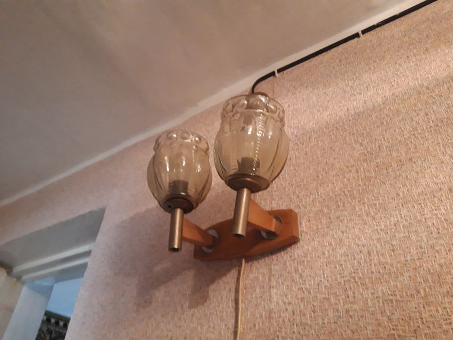 Светильник на стену, с вилкой.