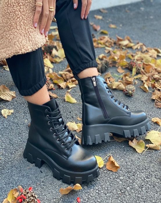 Дамски ботуши нови и спортни обувки водоустойчиви