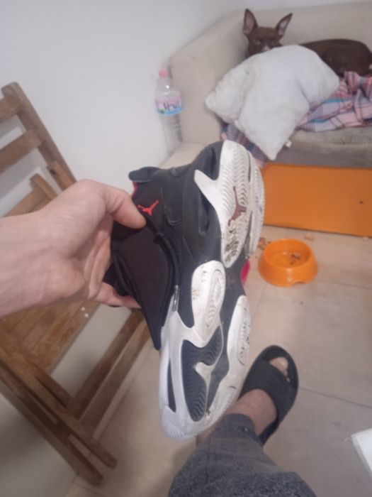 Оригинални Nike Jordan 37,5