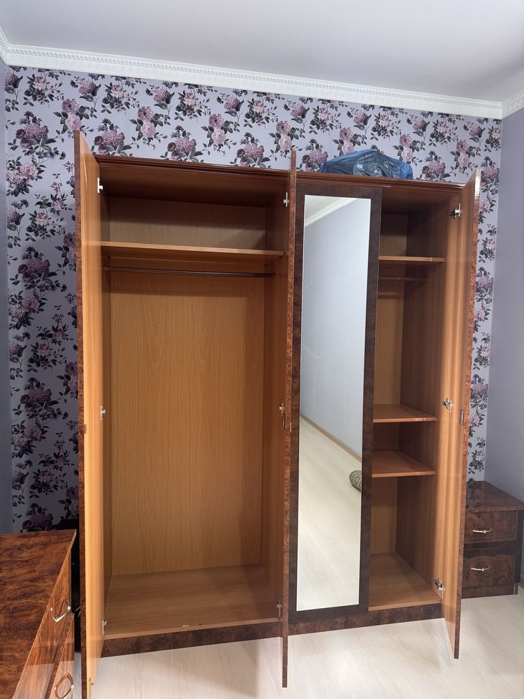 Продается спальный гарнитур