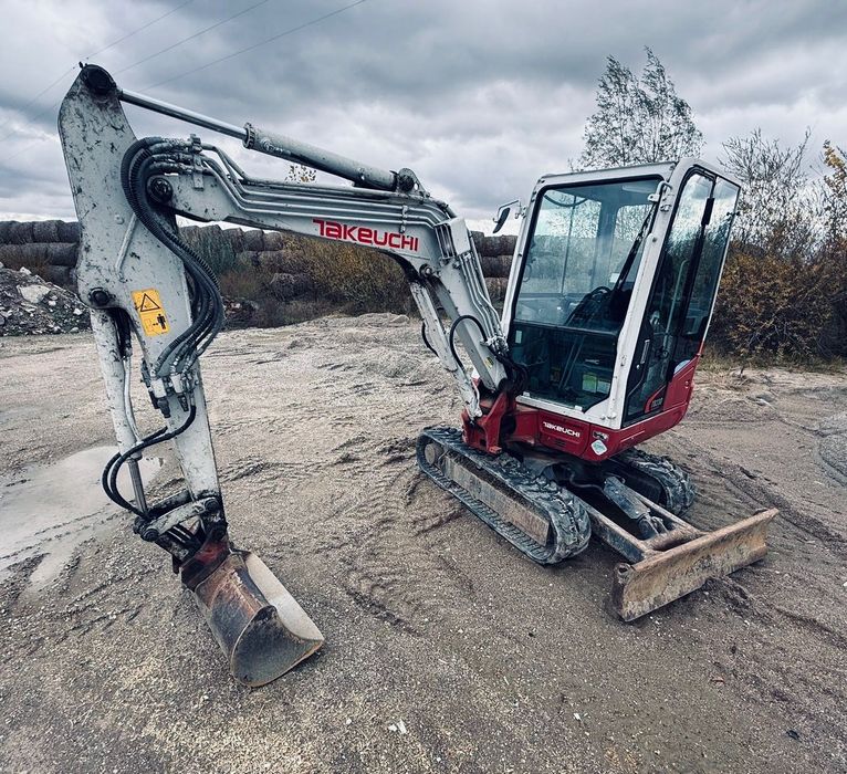 Vând miniexcavator Takeuchi 230