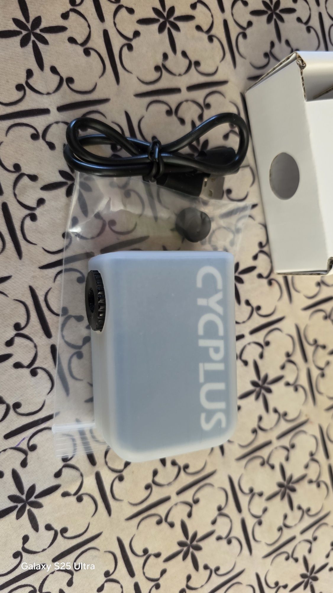 CYCPLUS мини компресор за колело