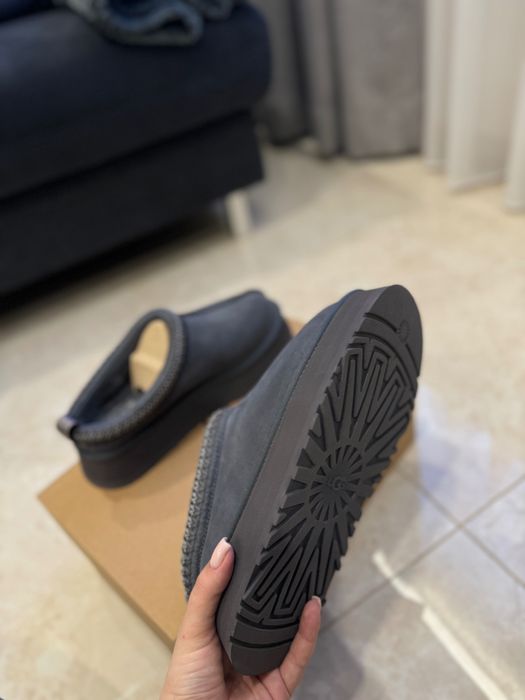 НОВИ дамски обувки UGG