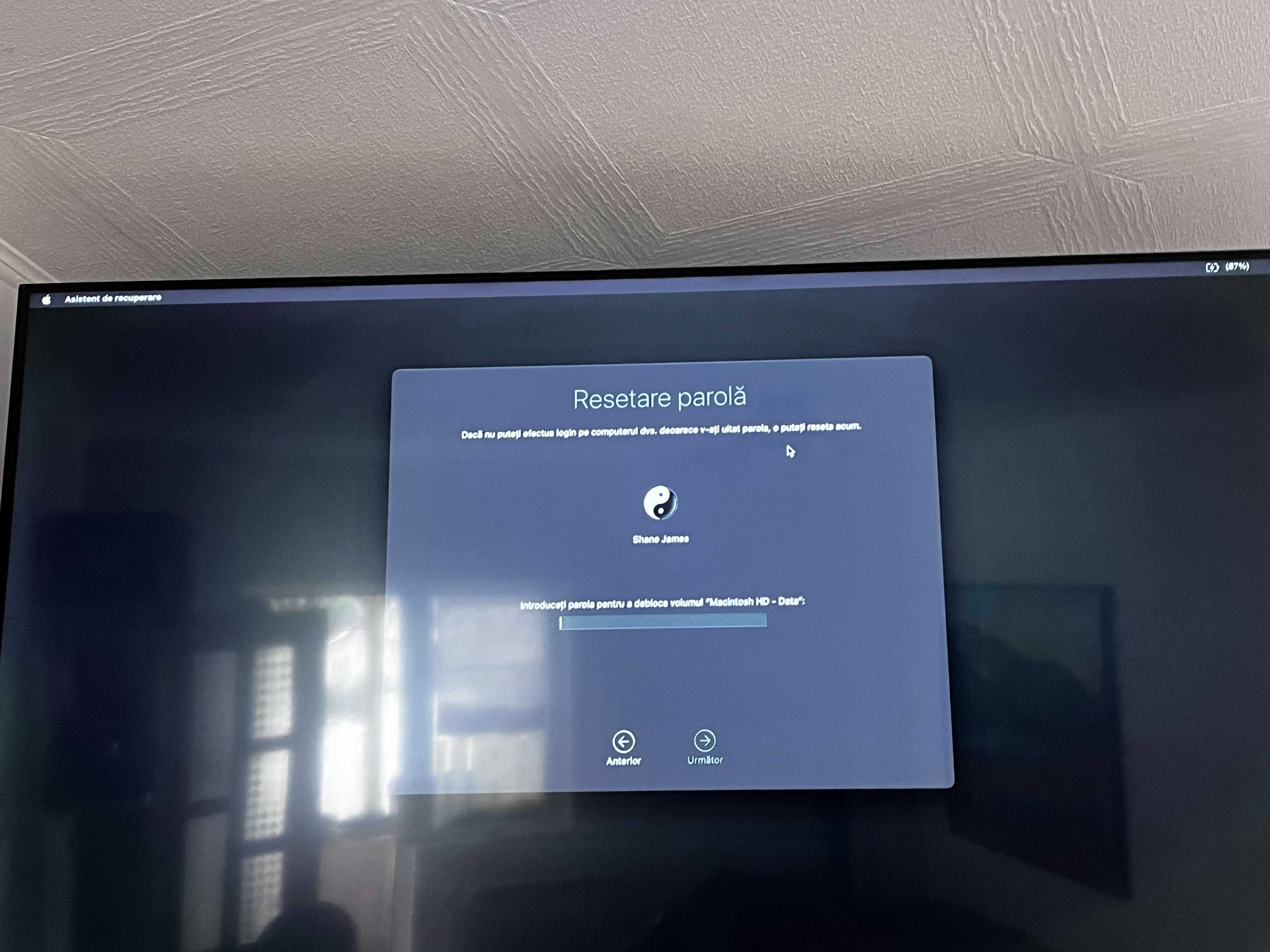 MacBook Air 13” A1932 (2018) – DEFECT, ecran spart, carcasă ruptă