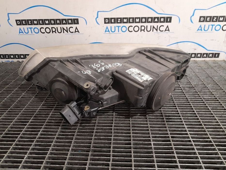 Far Dreapta Volkswagen Touareg 7L facelift 2007 - 2010 SUV 4 Usi (993) Fara xenon