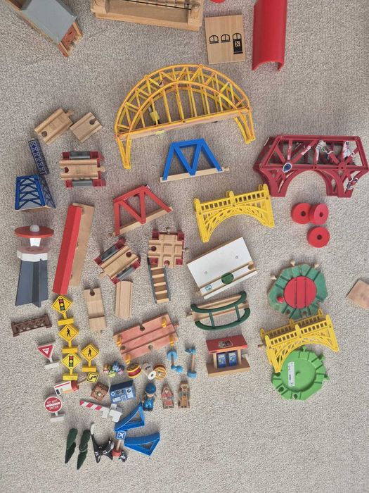 Set trenulet din lemn app 100 de piese– sine, poduri, accesorii