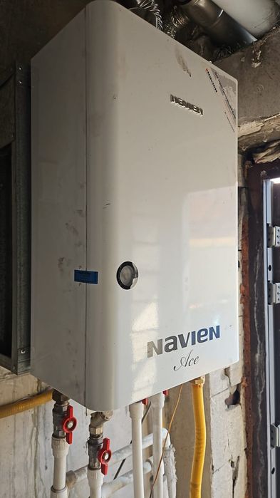 Продам газовый котел Навиен айс бу на 240 Ка м пульт дымоход